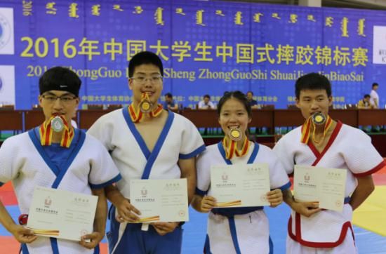我校学生在全国大学生中国式摔跤锦标赛中获佳绩