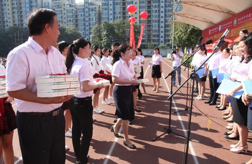 我校附中隆重庆祝教师节